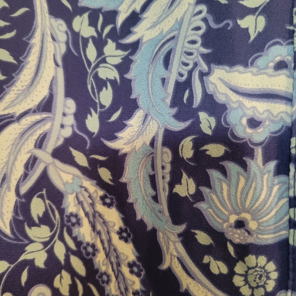 Candie's sleeveless blouse ( closet cleanout) - Picture 6 of 7